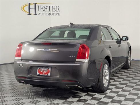 Used 2021 Chrysler 300 Touring L image 7