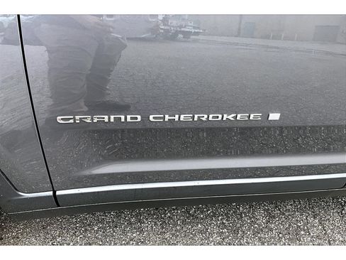 Used 2023 Jeep Grand Cherokee L Laredo w/ Luxury Tech Group I AWD/4WD image 39