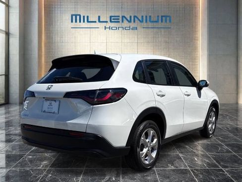 Used 2023 Honda HR-V LX image 5