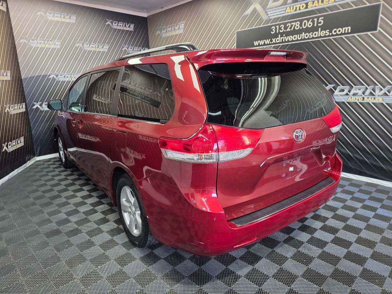 Used 2014 Toyota Sienna LE FWD image 10
