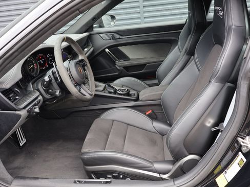 Certified 2025 Porsche 911 GT3 RS RWD image 5