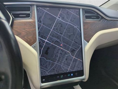 Used 2018 Tesla Model X 75D AWD/4WD image 8