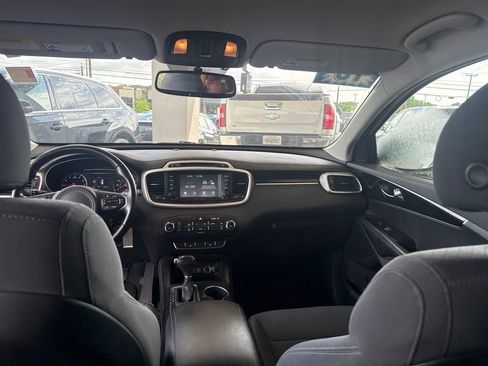 Used 2018 Kia Sorento FWD image 15
