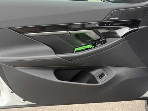 Used 2026 BMW 530i xDrive w/ M Sport Package image 13