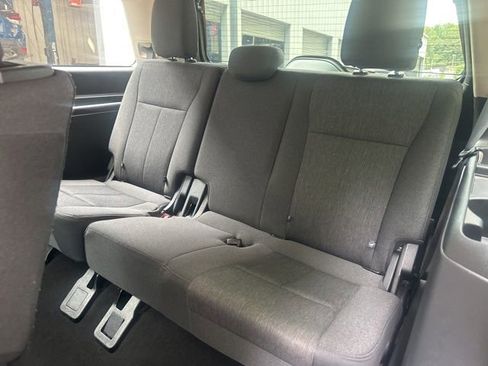 Used 2024 Ford Expedition XLT AWD/4WD image 13
