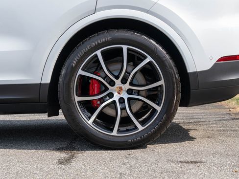 Certified 2025 Porsche Cayenne S w/ Premium Package Plus image 12