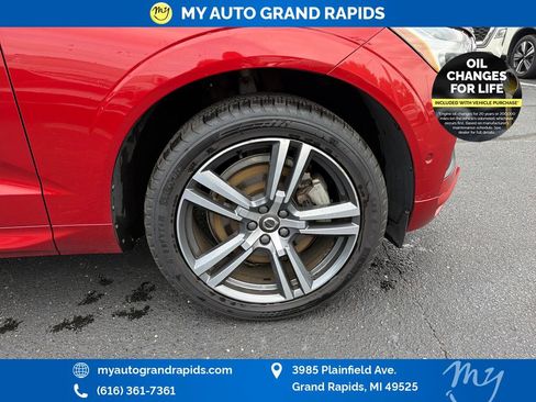 Used 2019 Volvo XC60 T6 Momentum w/ Protection Package Premier AWD/4WD image 32