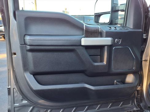 Used 2021 Ford F350 Lariat image 14