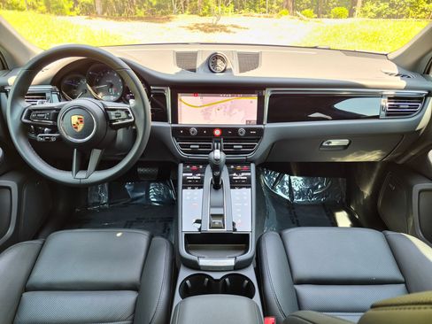 Certified 2026 Porsche Macan AWD/4WD image 21