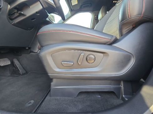 Used 2025 Ford Explorer ST-Line w/ ST-Line Street Pack AWD/4WD image 26