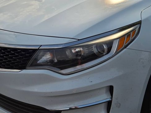 Used 2018 Kia Optima LX w/ Convenience Package FWD image 4