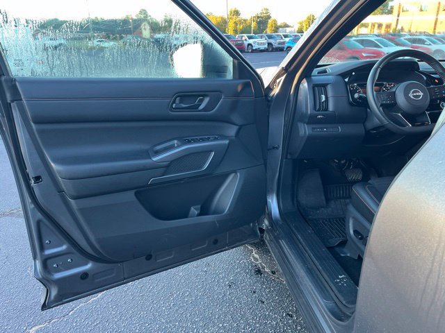 Used 2024 Nissan Pathfinder Rock Creek AWD/4WD image 4