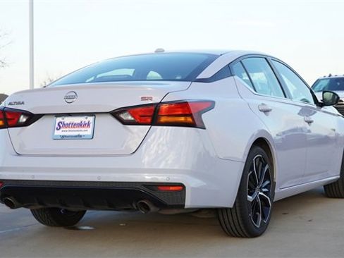 Used 2024 Nissan Altima 2.5 SR image 9