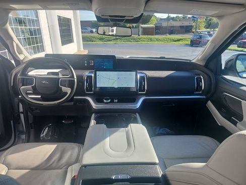 Used 2025 Ford Expedition Max Platinum AWD/4WD image 13