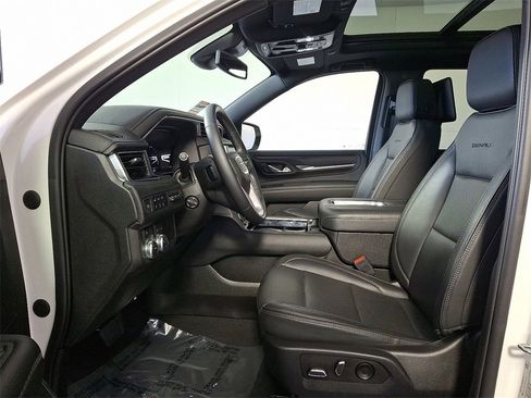 Used 2023 GMC Yukon Denali image 15