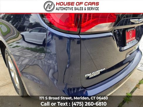 Used 2018 Chrysler Pacifica Limited w/ Advanced Safetytec Group FWD image 16