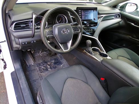 Used 2021 Toyota Camry LE FWD image 17