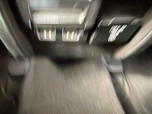 Used 2019 Jeep Cherokee Latitude Plus w/ Comfort/Convenience Group FWD image 40