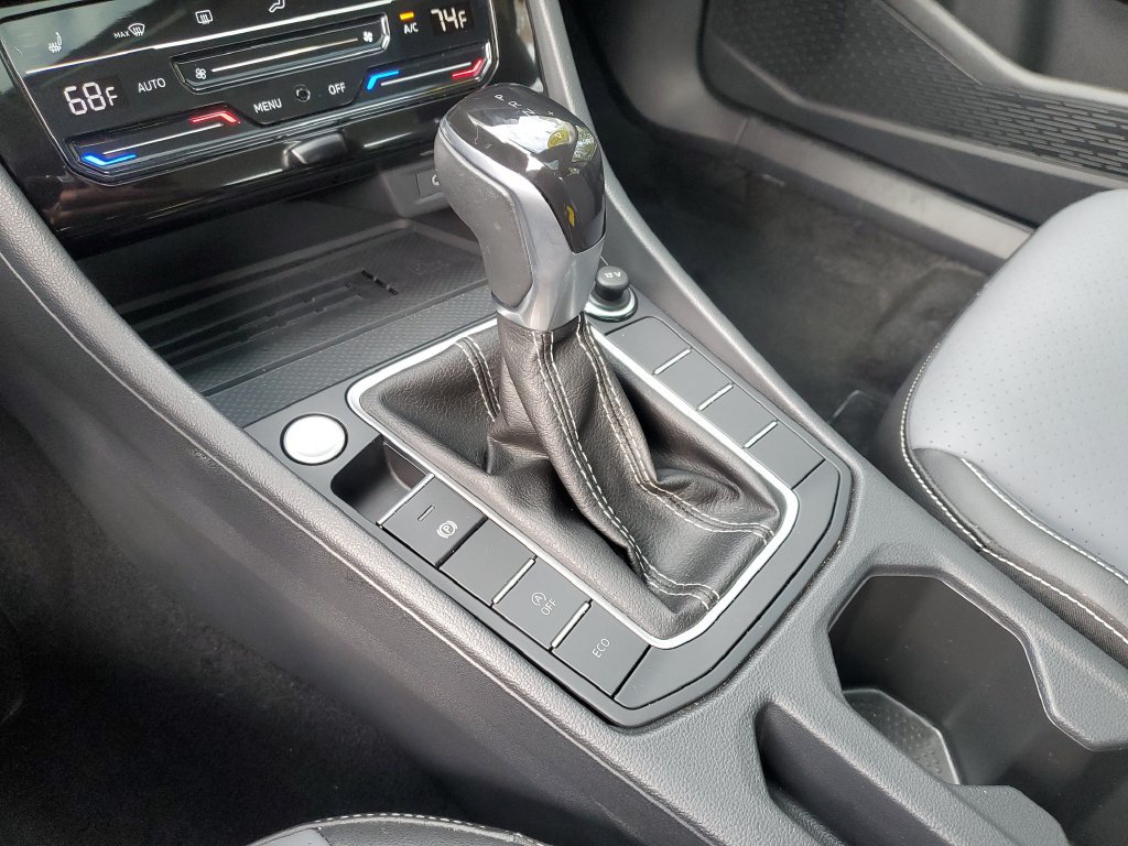 Used 2025 Volkswagen Jetta SE FWD image 34