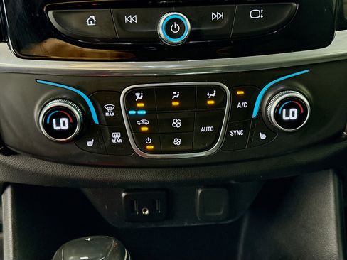 Used 2020 Chevrolet Traverse LT image 16