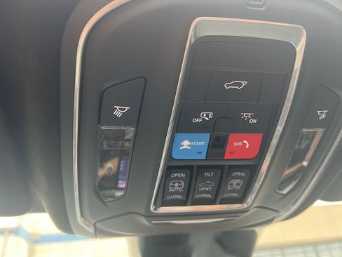 Used 2025 Jeep Grand Cherokee L Summit image 12