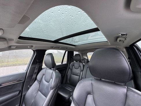 Used 2018 Volvo XC90 T5 Momentum w/ Convenience Package image 8