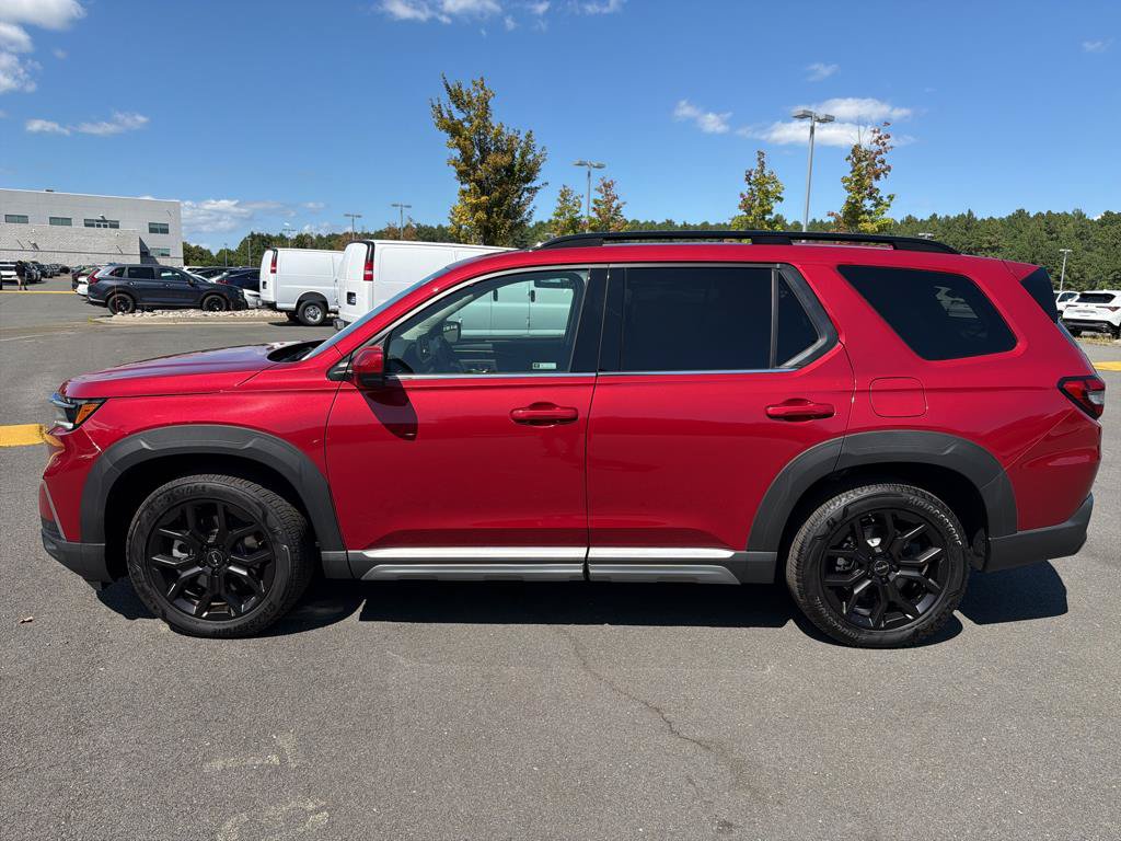 Used 2025 Honda Pilot Touring image 4
