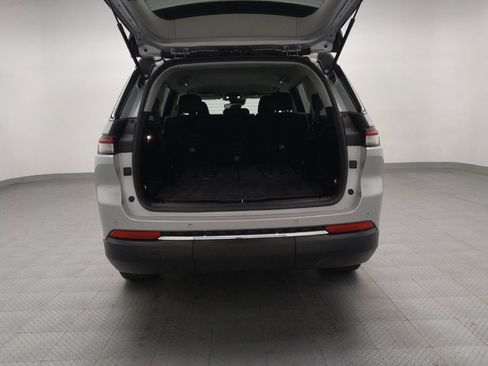 Used 2023 Jeep Grand Cherokee L Laredo image 29