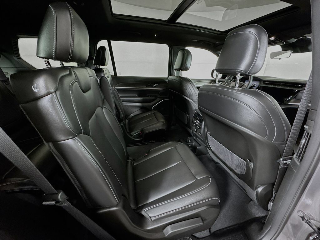 Used 2026 Jeep Grand Cherokee L Limited w/ Limited Altitude Package AWD/4WD image 29