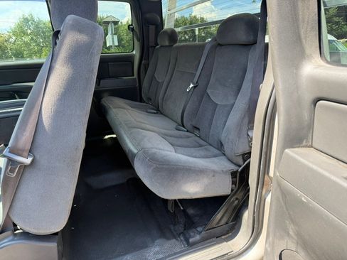 Used 2006 GMC Sierra 2500 SLE w/ Heavy-Duty Power Package AWD/4WD image 19