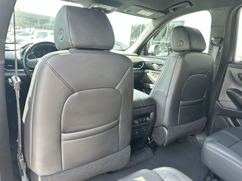 Used 2023 Chevrolet Traverse RS FWD image 18
