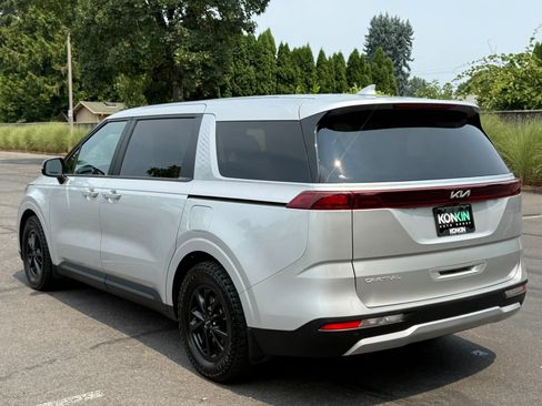 Used 2023 Kia Carnival LX FWD image 4