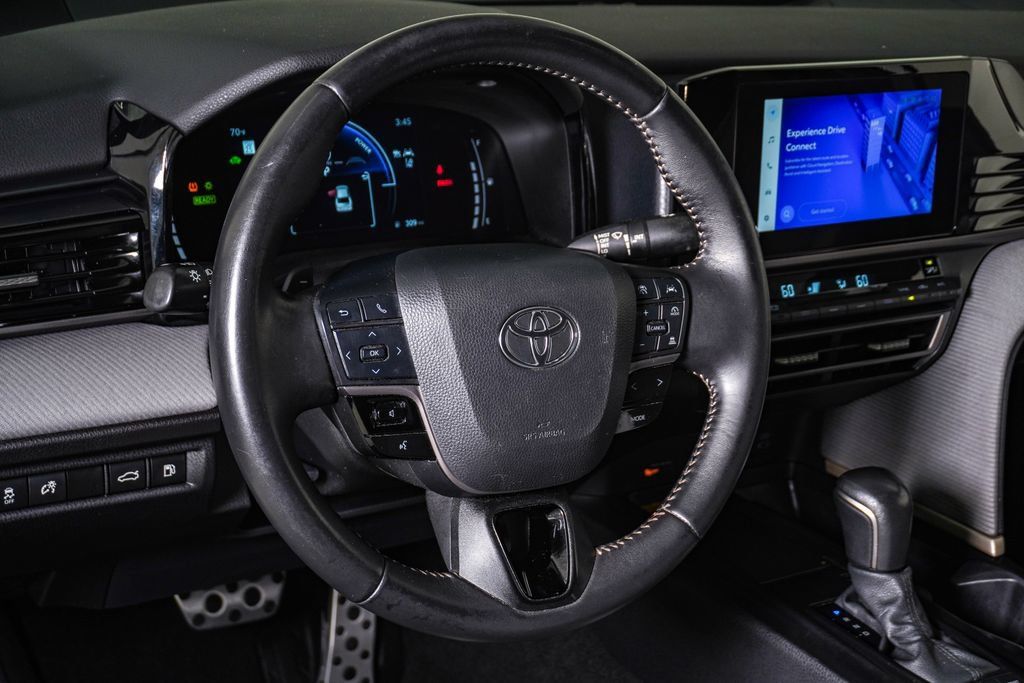 Used 2025 Toyota Camry SE FWD image 20