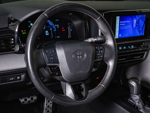 Used 2025 Toyota Camry SE FWD image 20