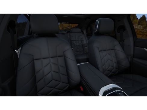 New 2026 BMW 750e xDrive AWD/4WD image 11