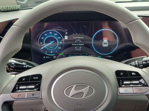 Certified 2025 Hyundai Elantra SEL FWD image 12