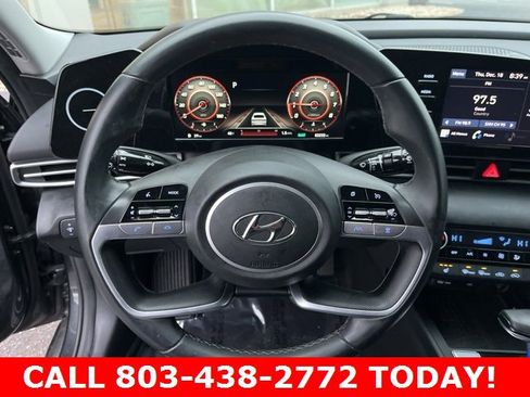 Used 2021 Hyundai Elantra SEL w/ Convenience Package image 16