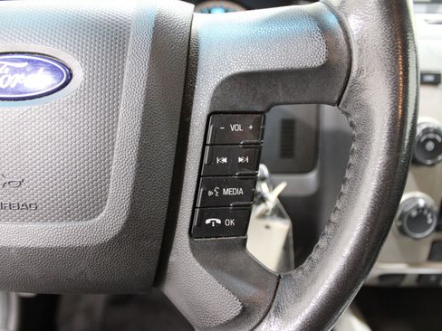 Used 2010 Ford Escape XLT image 10