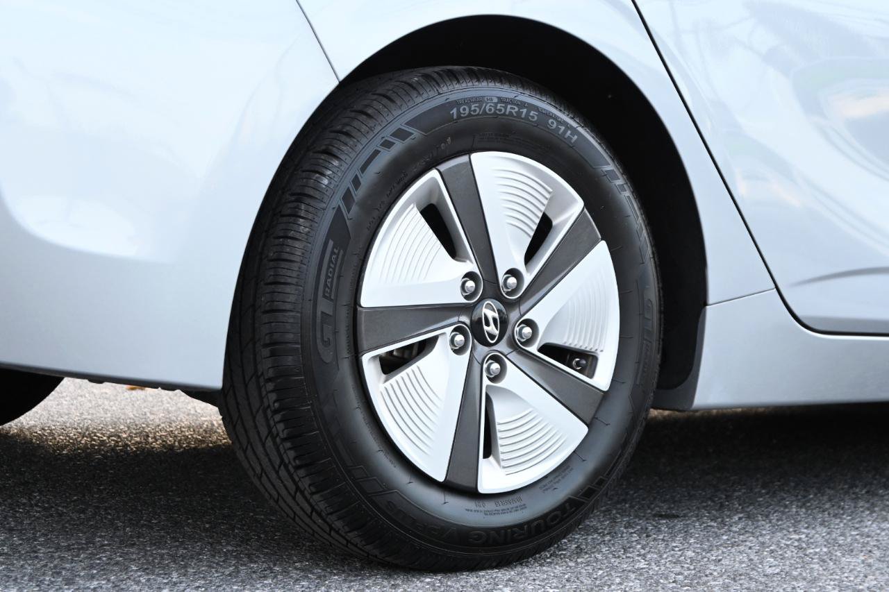 Used 2020 Hyundai Ioniq Blue FWD image 36