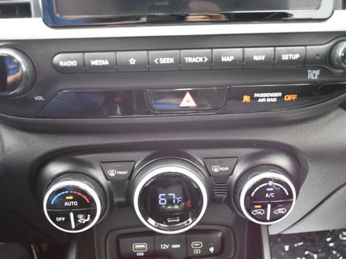 Used 2025 Hyundai Venue Limited FWD image 22