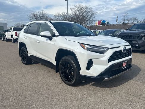 Used 2024 Toyota RAV4 SE w/ Convenience Package image 11