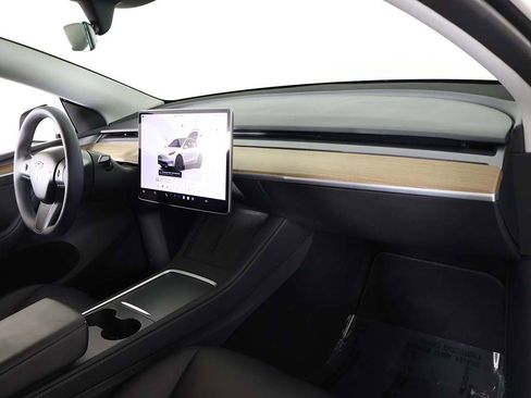 Used 2023 Tesla Model Y Long Range image 28