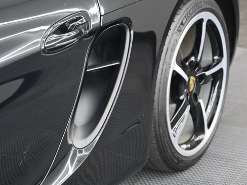 Used 2016 Porsche Cayman image 11