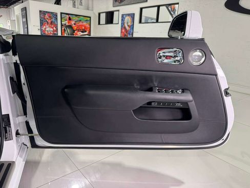 Used 2019 Rolls-Royce Dawn image 41