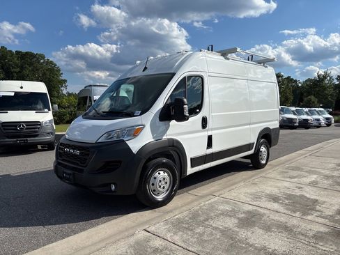 Used 2023 RAM ProMaster 2500 w/ Driver Convenience Group image 8