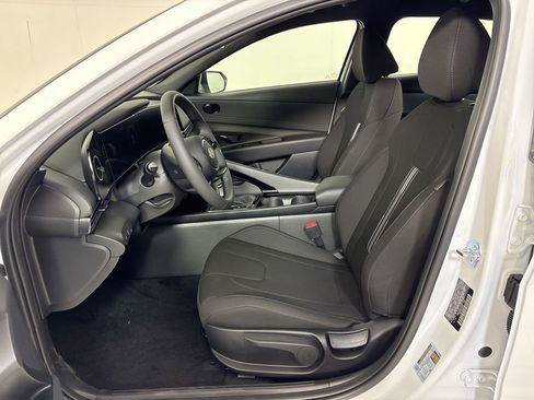 Used 2025 Hyundai Elantra SEL FWD image 14
