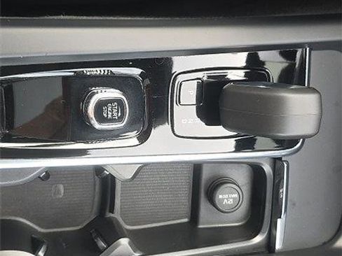 Used 2024 Volvo S60 B5 Core image 14