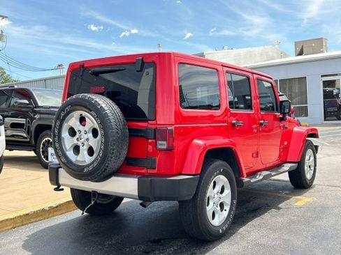 Used 2015 Jeep Wrangler Unlimited Sahara w/ Connectivity Group AWD/4WD image 12