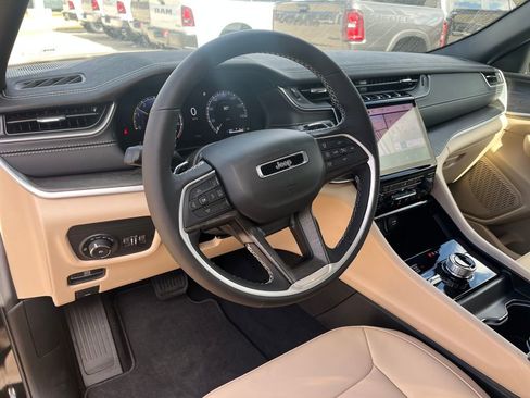 New 2025 Jeep Grand Cherokee Limited image 13