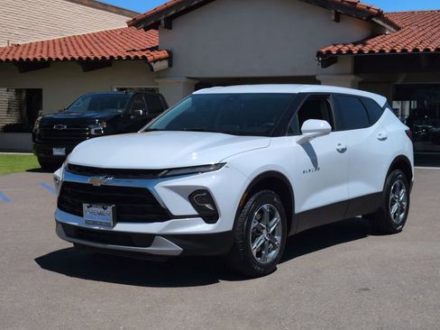 Used 2025 Chevrolet Blazer LT FWD image 1
